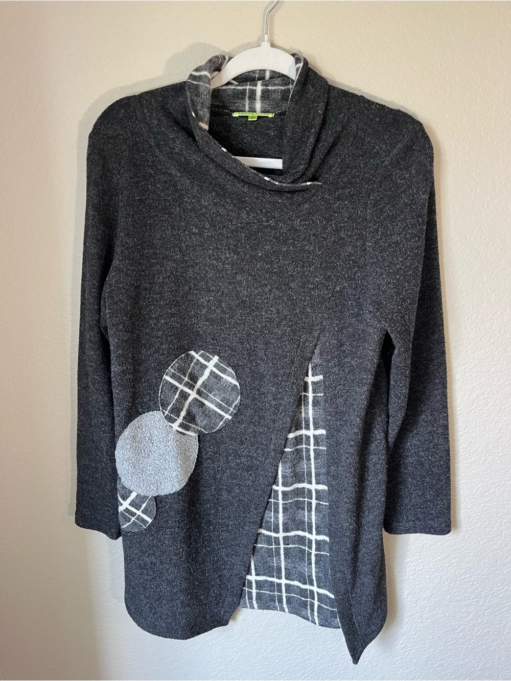 Trisha Tyler Cowl Neck Tunic Sweater Top Large Gray Plaid Soft Knit Cozy